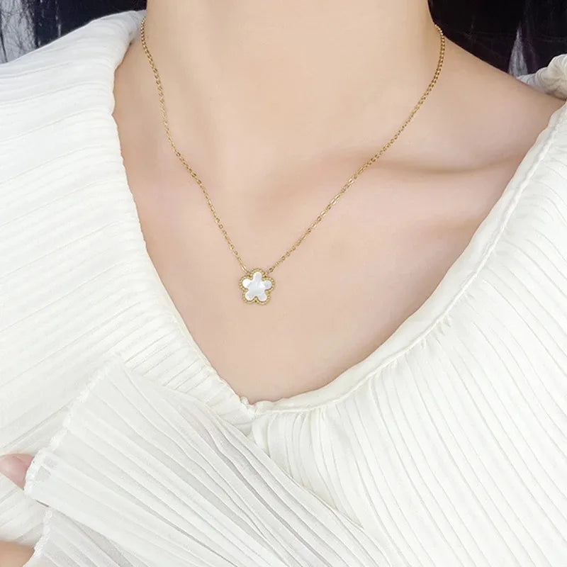 1Pc Fashion Stainless Steel Woman Necklace, Five-Leaf Flower Simple Clover Elegant Necklaces Pendant Charm Jewelry Accessories